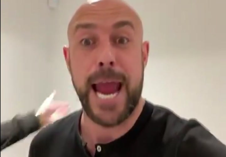 El once del confinado Pepe Reina, con collejón incluido El once del confinado Pepe Reina, con collejón incluido