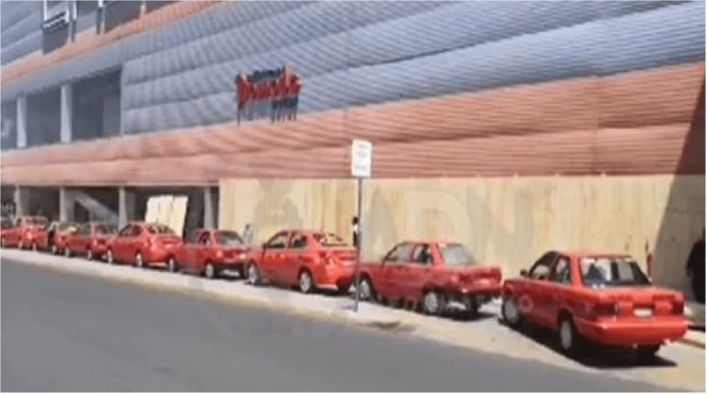 Temen saqueos y actos vandálicos por coronavirus, “Chedraui” se protege, instala placas de madera, en Querétaro