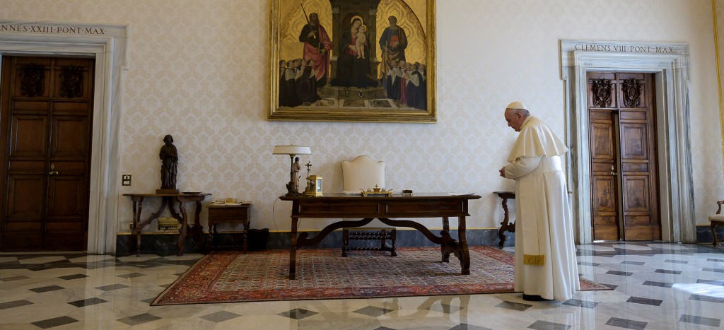 Un colaborador cercano al Papa da positivo en la prueba del Covid-19