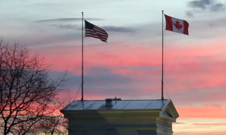 “Cerraremos nuestra frontera norte con Canadá al tráfico no esencial”: Trump
