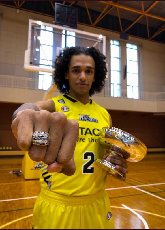 Sebastian Saiz jugó en la liga universitaria americana antes de ir a Japón