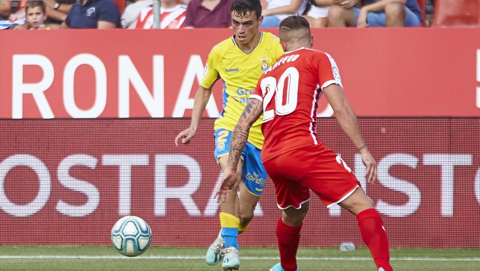 Pedri durante una acción del partido ante el Girona