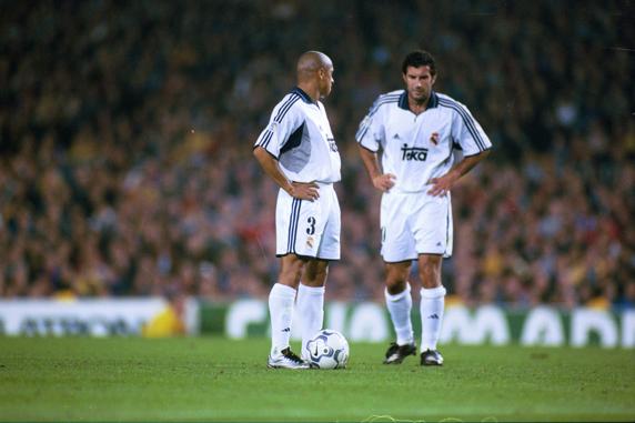 Primer partido de Luis Figo en el Camp Nou como jugador del Real Madrid.