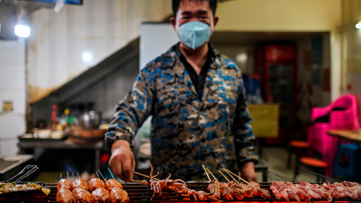 China reconoce que las muertes en Wuhan fueron el doble de lo reportado