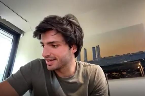 Carlos Sainz, en videoconferencia desde su casa en Madrid