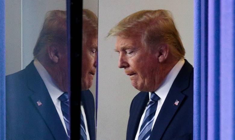 Anuncia Trump que firmará hoy decreto que prohíbe inmigración
