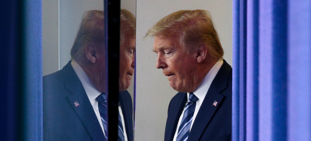 Anuncia Trump que firmará hoy decreto que prohíbe inmigración