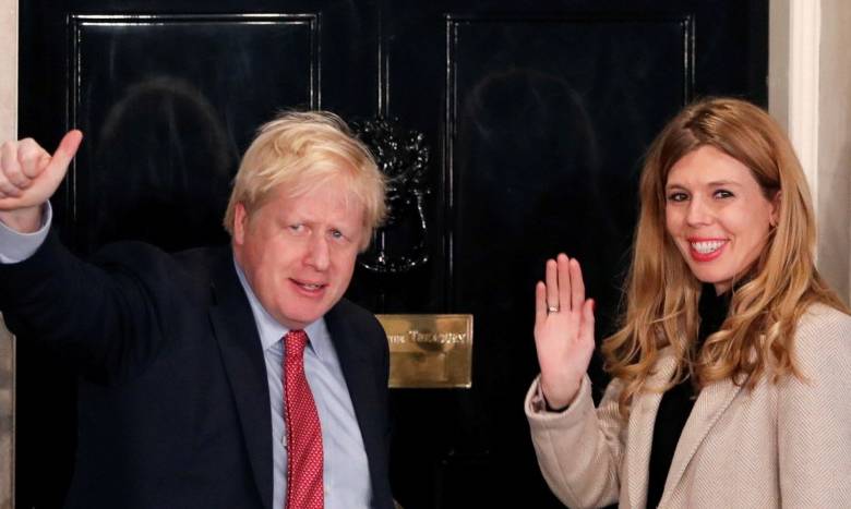 Boris Johnson y su prometida Carrie Symonds anuncian el nacimiento de su primer hijo