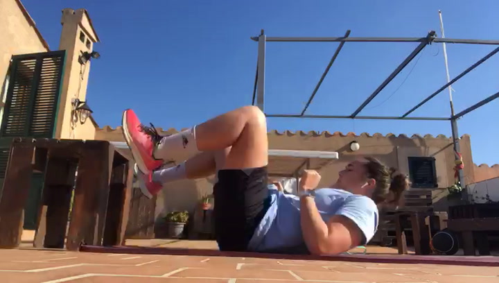 Cata Coll (Sevilla), entrenando durante su confinamiento Cata Coll (Sevilla), entrenando durante su confinamiento