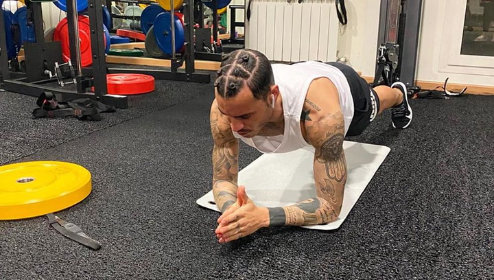 De Tomás estrena peinado en la cuarentena