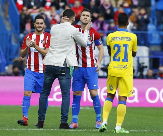 Álvaro Domínguez, en su despedida del Vicente Calderón.