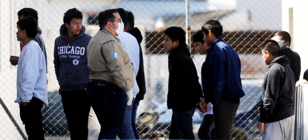 Gobierno de Guatemala dice que muchos migrantes deportados desde EU tenían Covid-19