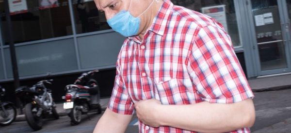 Jóvenes con sobrepeso deben tener cuidado con coronavirus: asesor francés