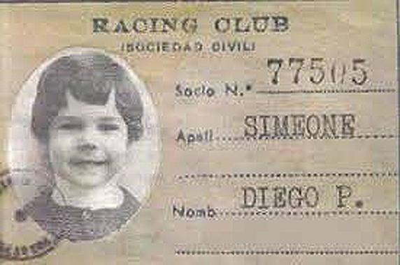 El primer carnet de socio de Racing de Avellaneda de Diego Pablo Simeone.
