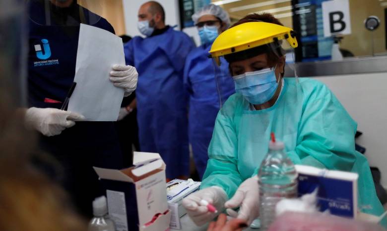 Médicos alertan sobre peligros de tratar Covid-19 con desinfectantes como sugirió Trump