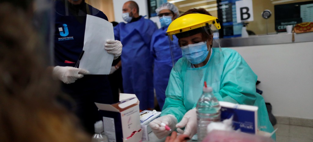 Médicos alertan sobre peligros de tratar Covid-19 con desinfectantes como sugirió Trump