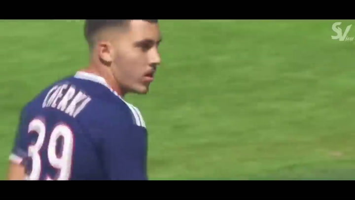 Así juega Rayan Cherki, mediapunta franco-argelino del Olympique de Lyon Así juega Rayan Cherki, mediapunta franco-argelino del Olympique de Lyon