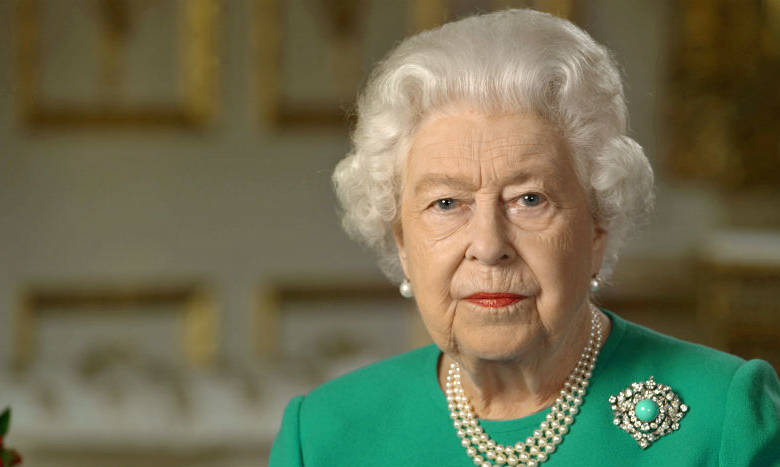 Reconoce reina Isabel II entrega de los trabajadores de salud para combatir Covid-19