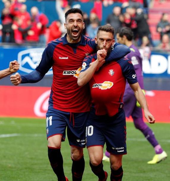 Roberto Torres (d) celebra su gol al Espanyol