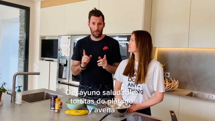 Rudy Fernández y Helen Lindes preparan un desayuno sano durante el confinamiento