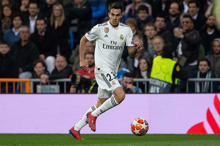 Sergio Reguilón ha recibido las bromas de sus compañeros del Real Madrid y del Sevilla F.C / Gtres