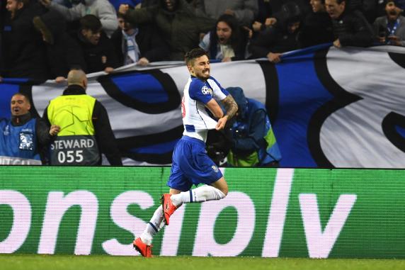 Alex Telles, con la camiseta del Porto