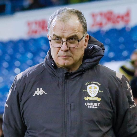 Los jugadores del Leeds, a los que entrena Marcelo Bielsa, se bajaron voluntariamente el sueldo