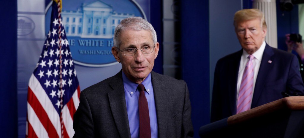 Trump arremete contra Fauci, líder en la lucha contra la pandemia