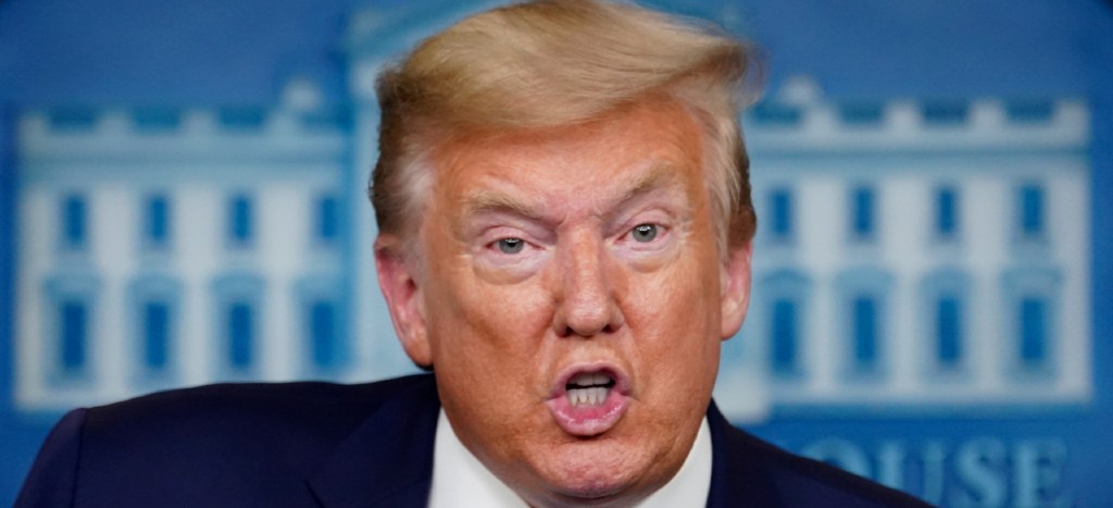 Trump considera suspender fondos a OMS en medio de pandemia; está “centrado en China”, dice