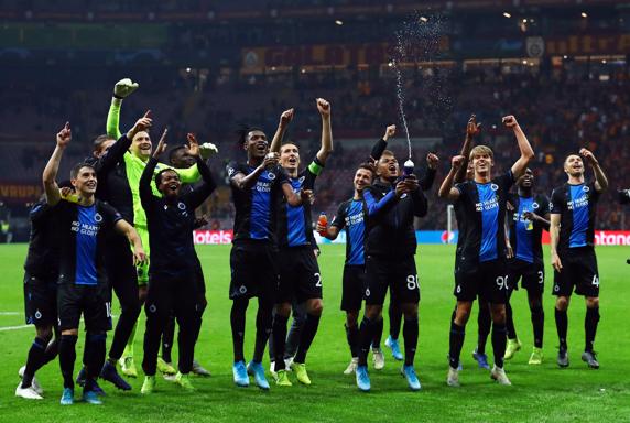 Istanbul (Turkey).- (FILE) - Players of Club Brugge celebrate after the UEFA Champions League group A soccer match between Galatasaray and Club Brugge in Istanbul, Turkey, 26 November 2019 (re-issued on 02 April 2020). Club Brugge will be awarded Belgian Pro League title winners as the Belgian League abandoned the 2019-20 season due to the ongoing coronavirus COVID-19 pandemic, media reports stated on 02 April 2020. The title decision is set to be confirmed at a general assembly meeting on 15 April 2020. (Liga de Campeones, Bélgica, Turquía, Estanbul) EFE/EPA/SEDAT SUNA *** Local Caption *** 55663957