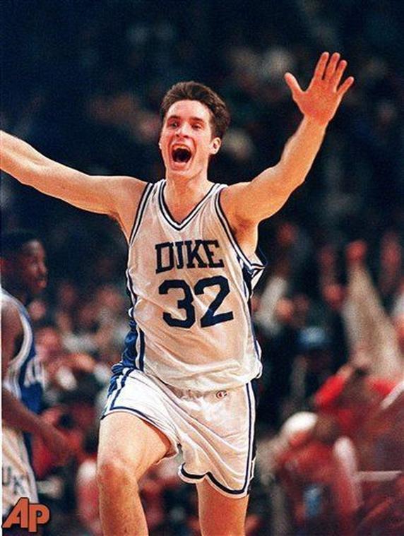 Laettner, celebrando su canasta ganadora.