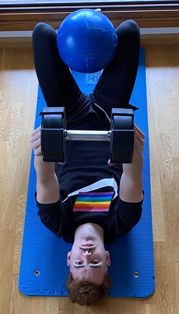 Álex Sola se ejercita en su casa de Soria