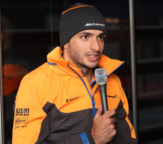 Sainz, en los pasados test de F1, no daba importancia a los rumores sobre Ferrari