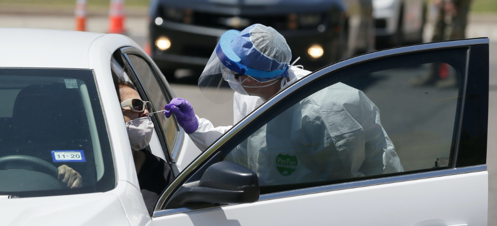 Suben contagios de Covid-19 tras reapertura en Texas