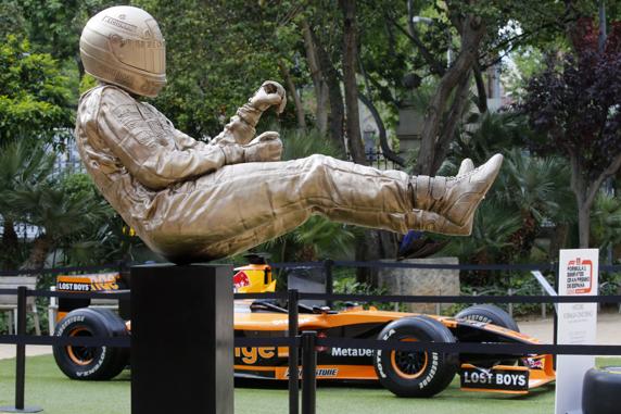 Escultura de Senna del artista Paul Oz