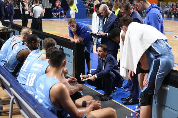 Xavi Pascual, durante un tiempo muerto del Zenit de San Petersburgo.