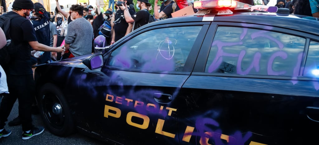 Decreta toque de queda Minneapolis ante protestas