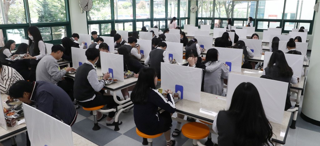 A pesar de rebrote de Covid-19 en Seúl, Corea del Sur reanuda clases