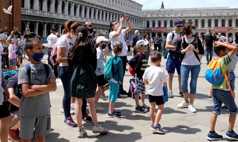 Busca Italia voluntarios para asegurar el distanciamiento social