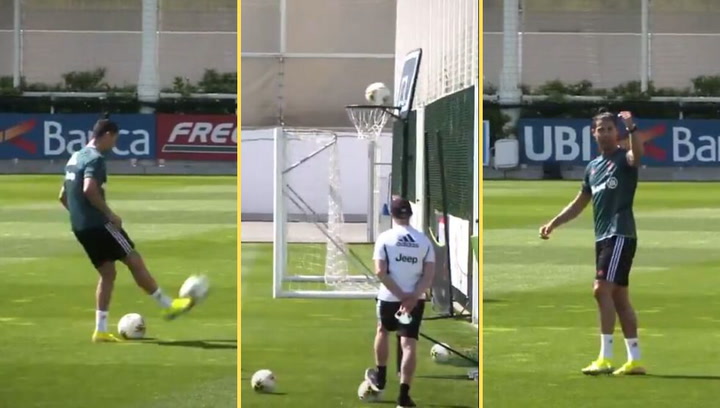 Cristiano está que se sale entrenando con la Juve... hasta jugando al basket Cristiano está que se sale entrenando con la Juve... hasta jugando al basket