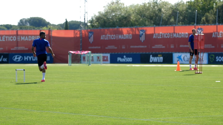 El Atlético sigue trabajando por grupos en Majadahonda El Atlético sigue trabajando por grupos en Majadahonda