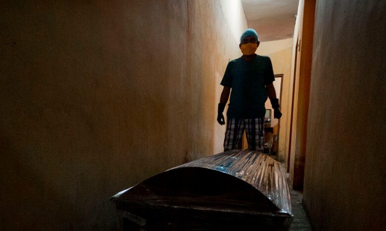 El retorno a las calles después del horror
