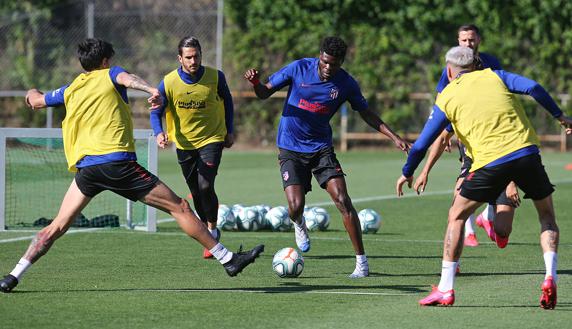 Thomas Partey durante un entrenamiento del Atlético.