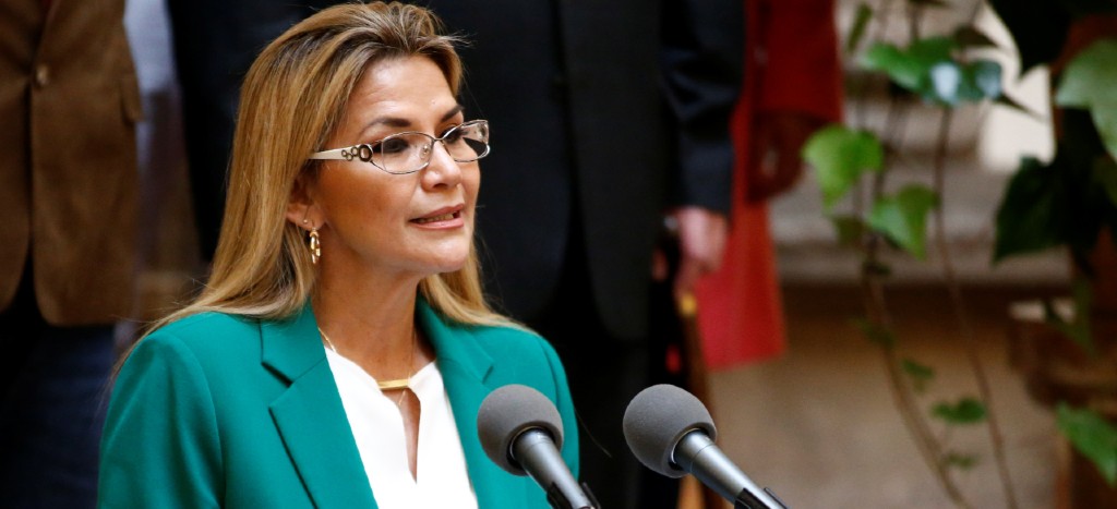 Jeanine Áñez cesa a ministro de Salud en Boliva por posible compra a sobrecosto de respiradores