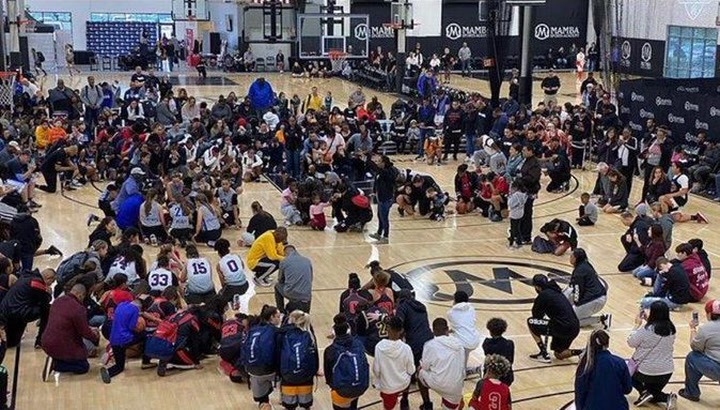 Las compañeras de la hija de Kobe en la Mamba Academy guardan un minuto de silencio Las compañeras de la hija de Kobe en la Mamba Academy guardan un minuto de silencio