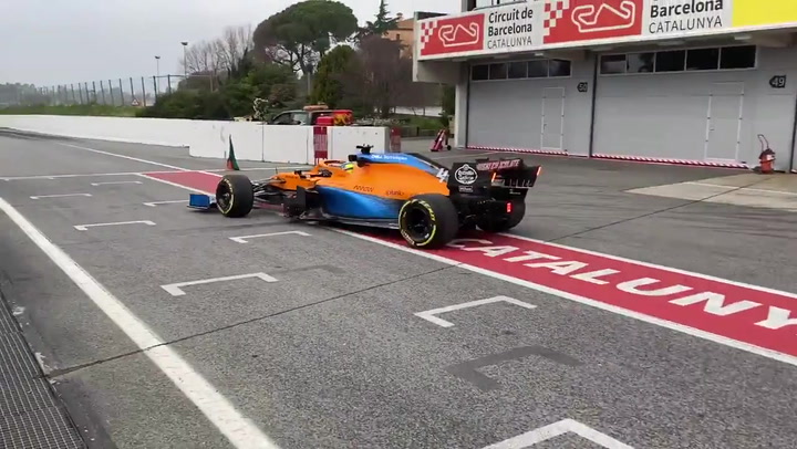 Lando Norris prueba el nuevo McLaren MCL35 en Barcelona