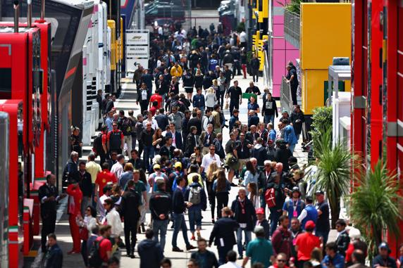 El paddock del circuit de Barcelona-Catalunya durante un GP de España normal