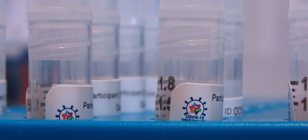 Oxford recluta a voluntarios para aplicar posible vacuna contra Covid-19