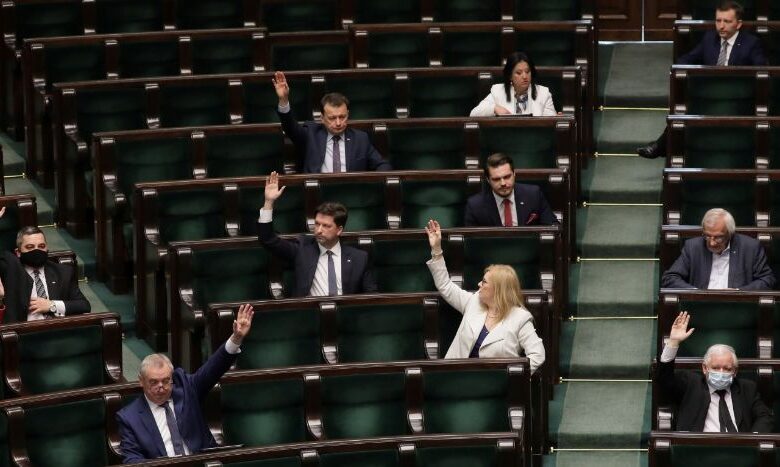 Por pandemia, en Polonia podrían votar por correo en elecciones presidenciales