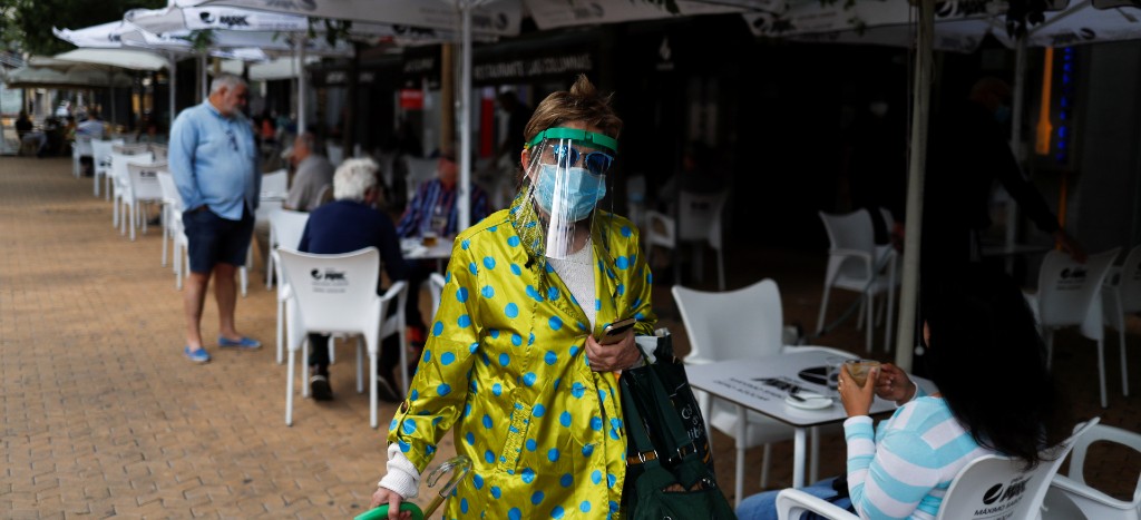 Reabre España actividad restaurantera al aire libre tras cuarentena